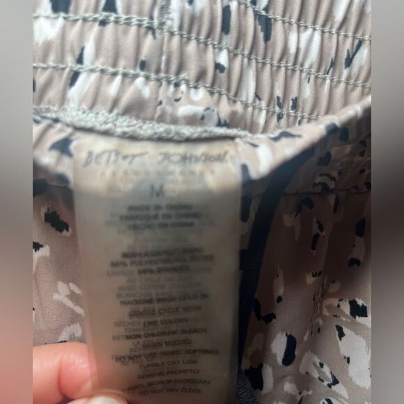 Betsey Johnson Performance Printed Active Shorts Grey Size M - Picture 4 of 4